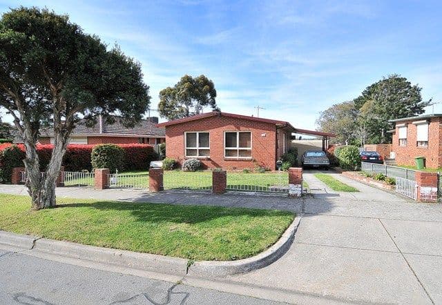 12 Erskine Avenue, RESERVOIR VIC 3073, Reservoir - Thumbnail 2