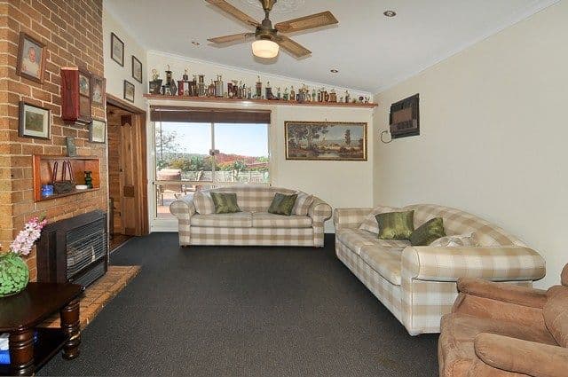 12 Erskine Avenue, RESERVOIR VIC 3073, Reservoir - Thumbnail 3