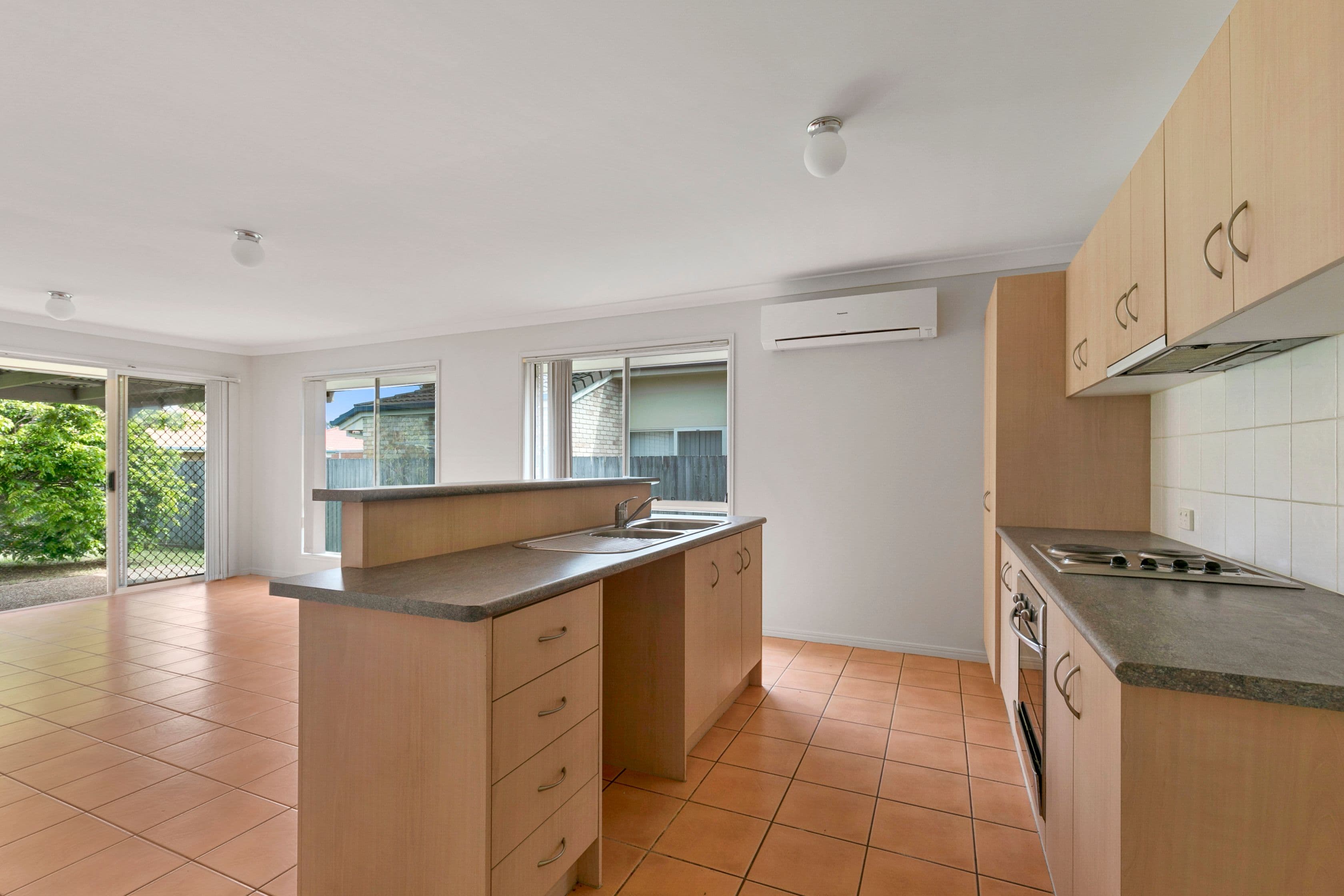37 Pinewood Street, Wynnum West QLD 4178, Wynnum West - Thumbnail 3