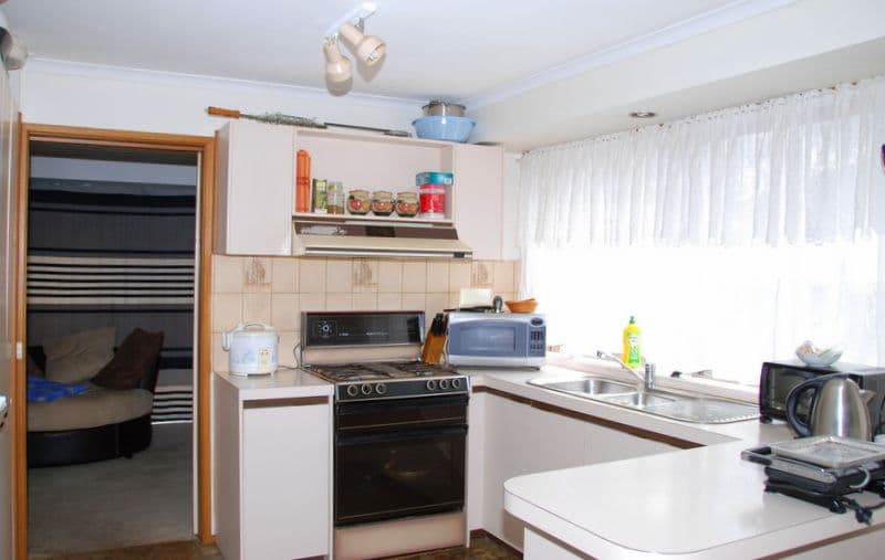 10 Chester Drive, HAMPTON PARK VIC 3976, Hampton Park - Thumbnail 3