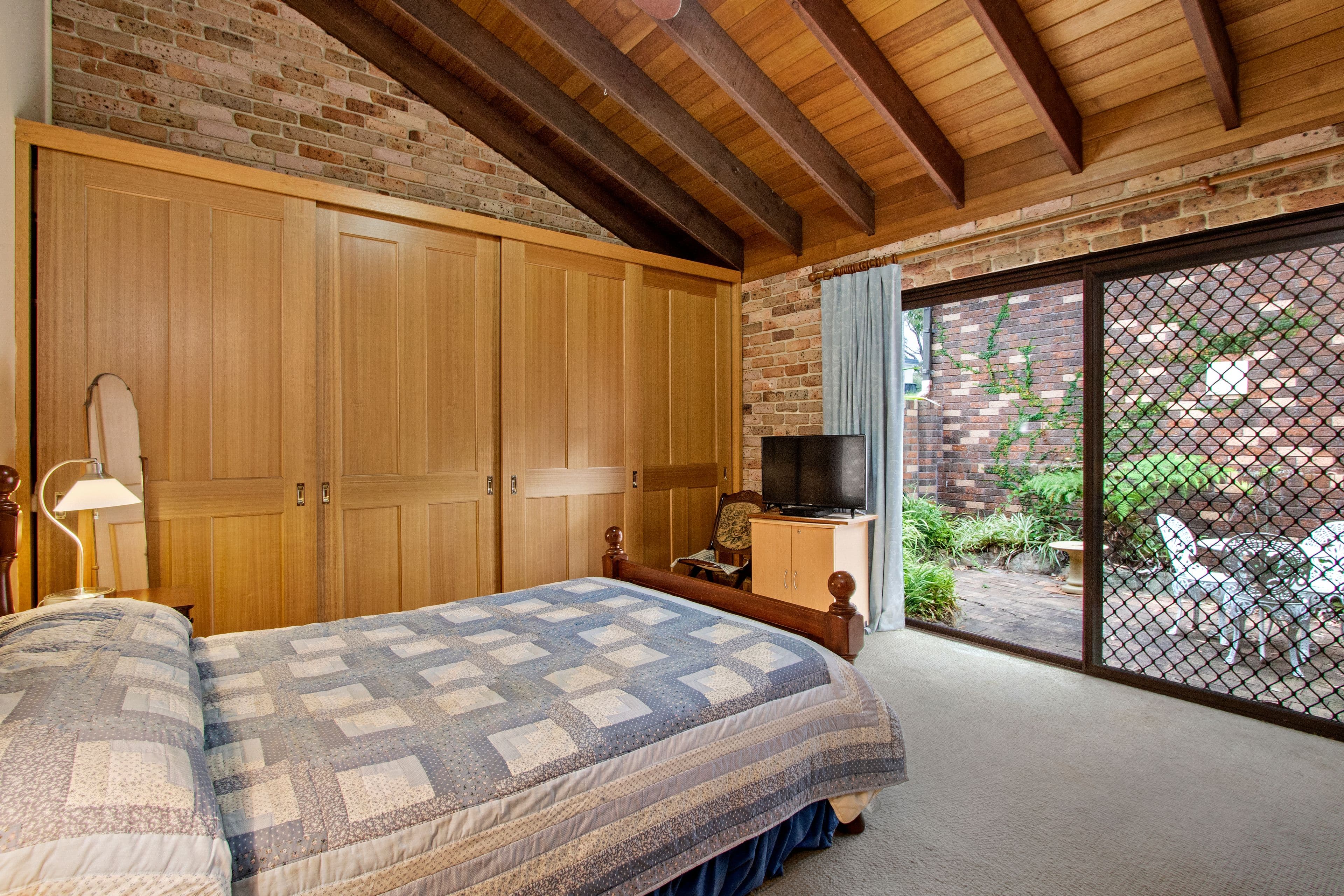 373 Lieutenant Bowen Drive, Bowen Mountain - Thumbnail 6