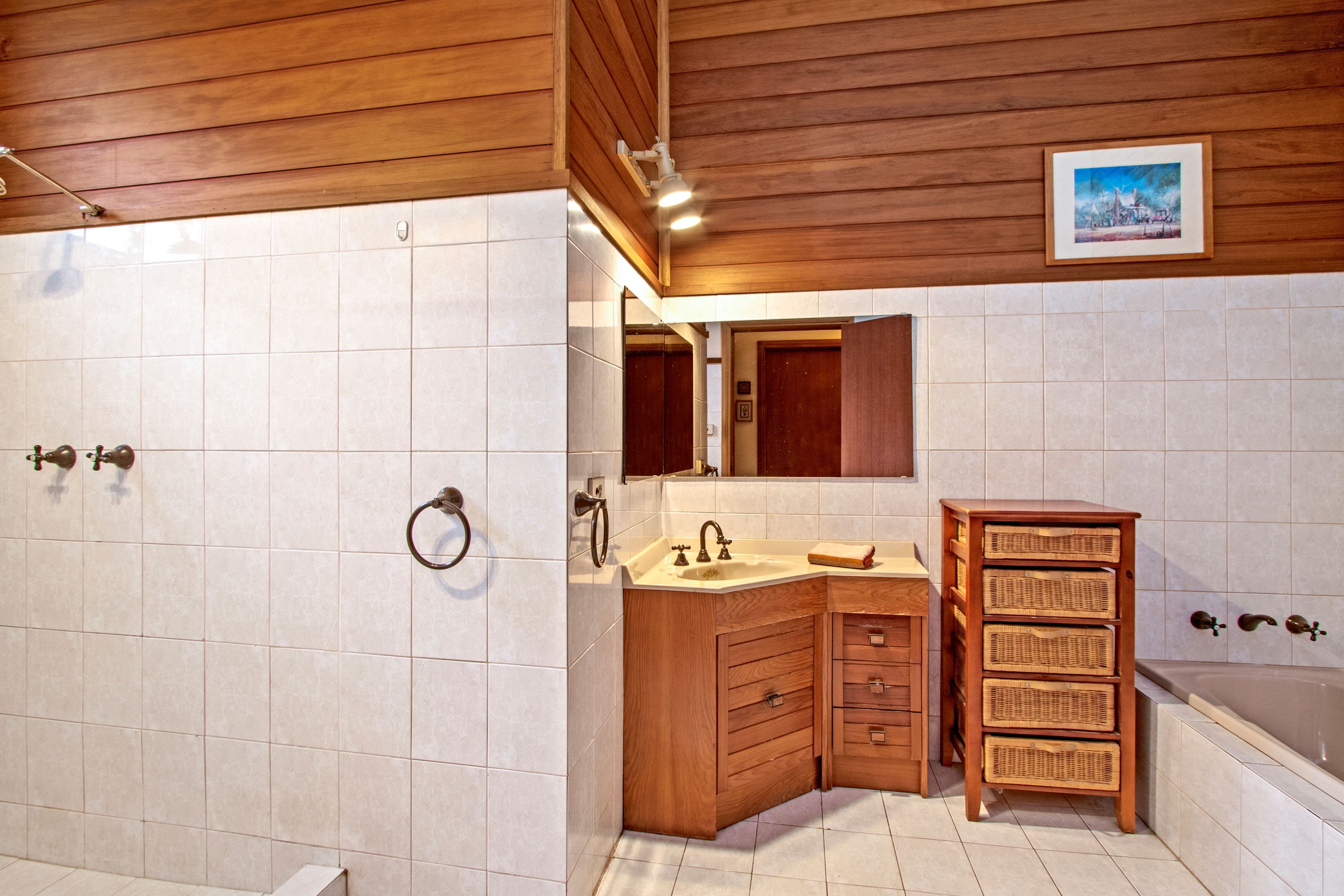 373 Lieutenant Bowen Drive, Bowen Mountain - Thumbnail 7