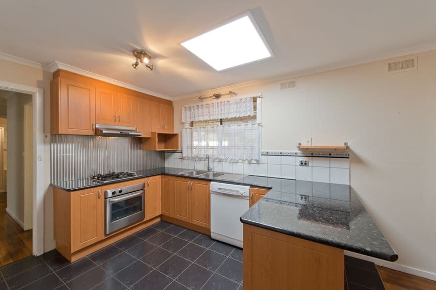 11 Bittern Street, MELTON VIC 3337, Melton - Thumbnail 2