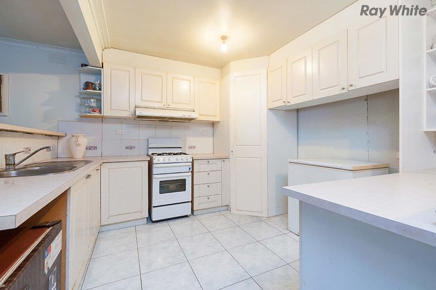 16 McRae Avenue, St Albans VIC 3021, St Albans - Thumbnail 3