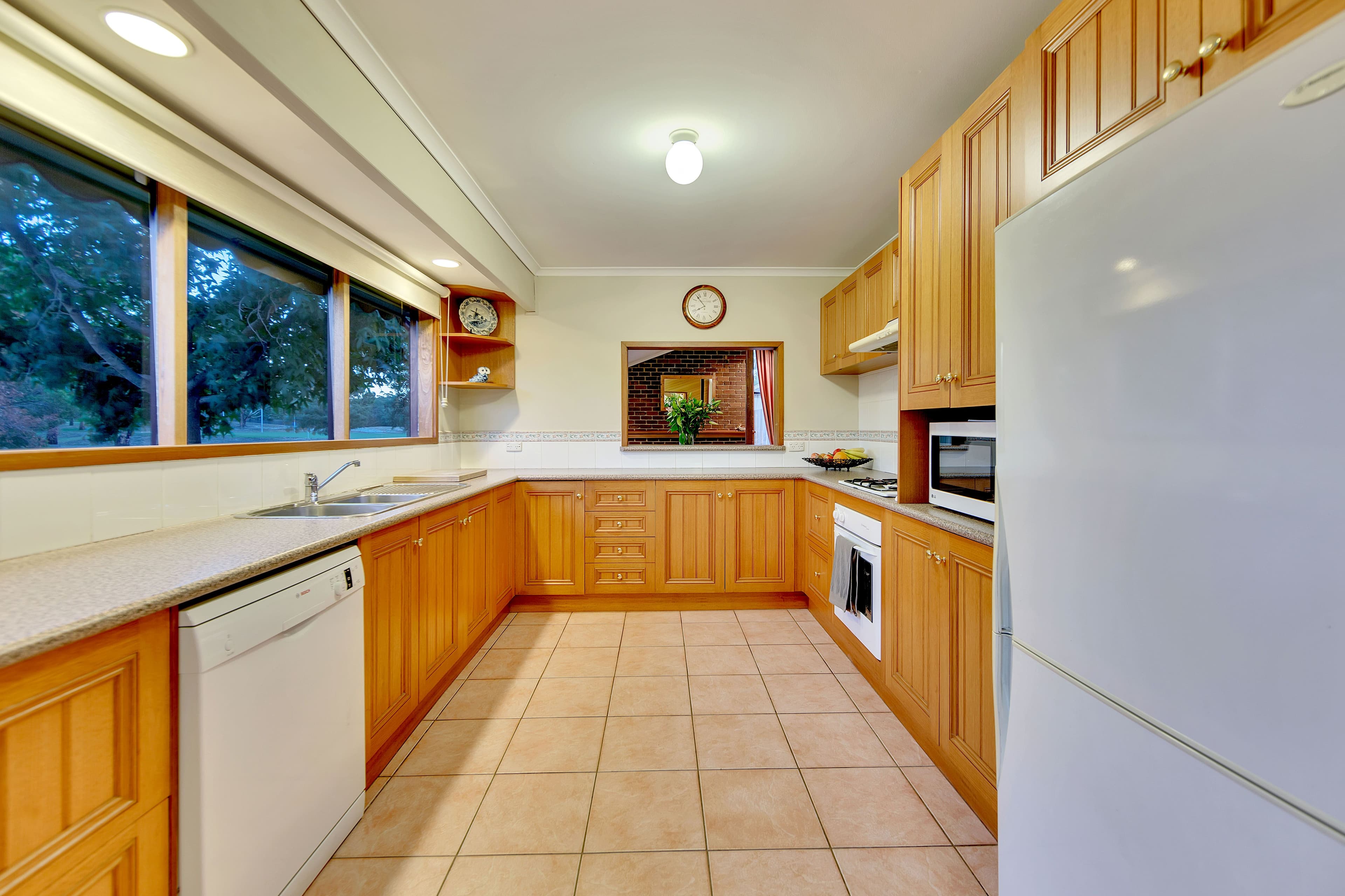 1 Finisterre Court, Frankston VIC 3199, Frankston - Thumbnail 2