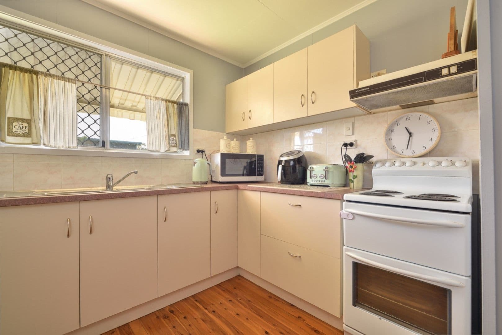 6 Fletcher Street, West Gladstone QLD 4680, West Gladstone - Thumbnail 2