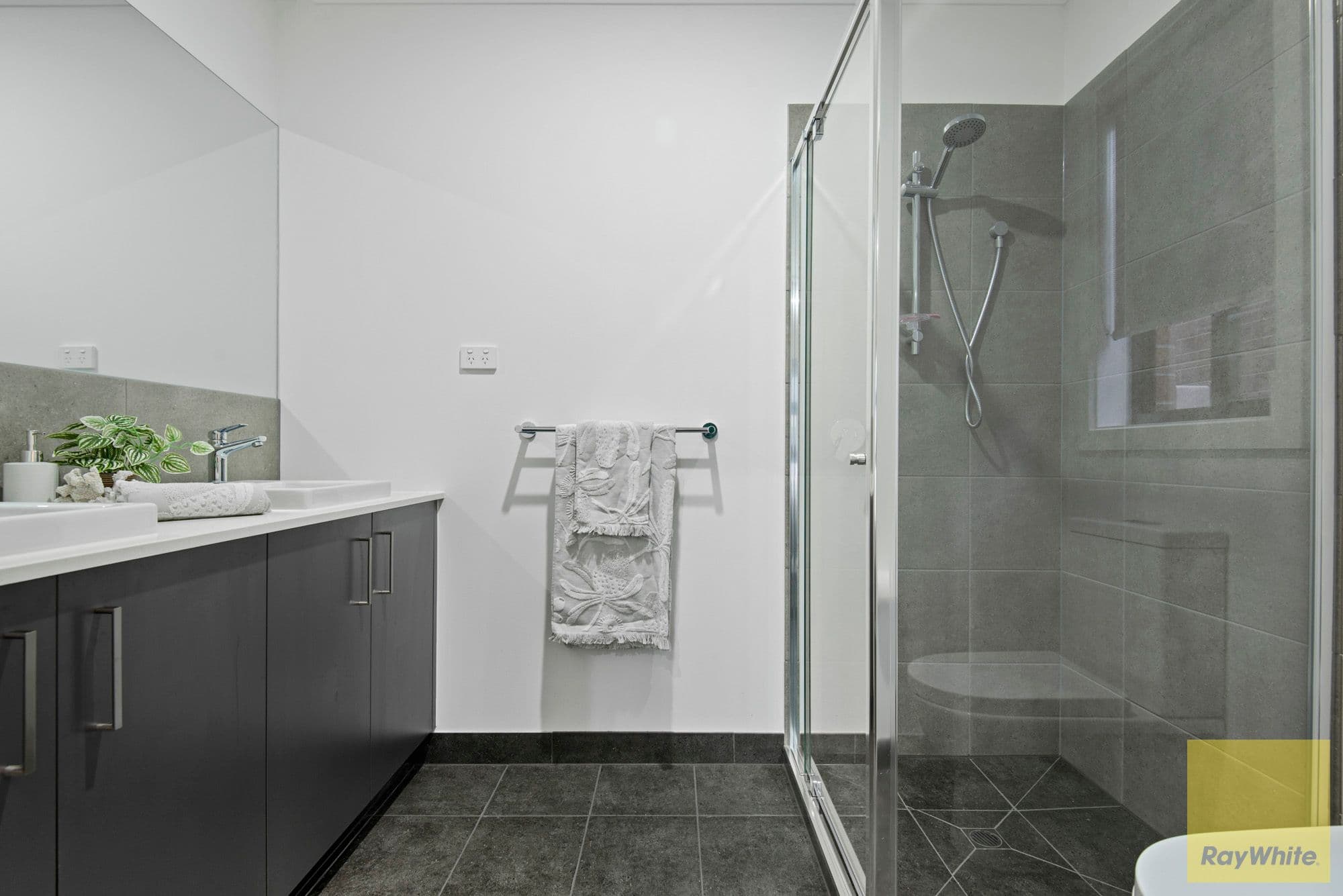 18 Valiant Street, DEANSIDE VIC 3336, Deanside - Thumbnail 4