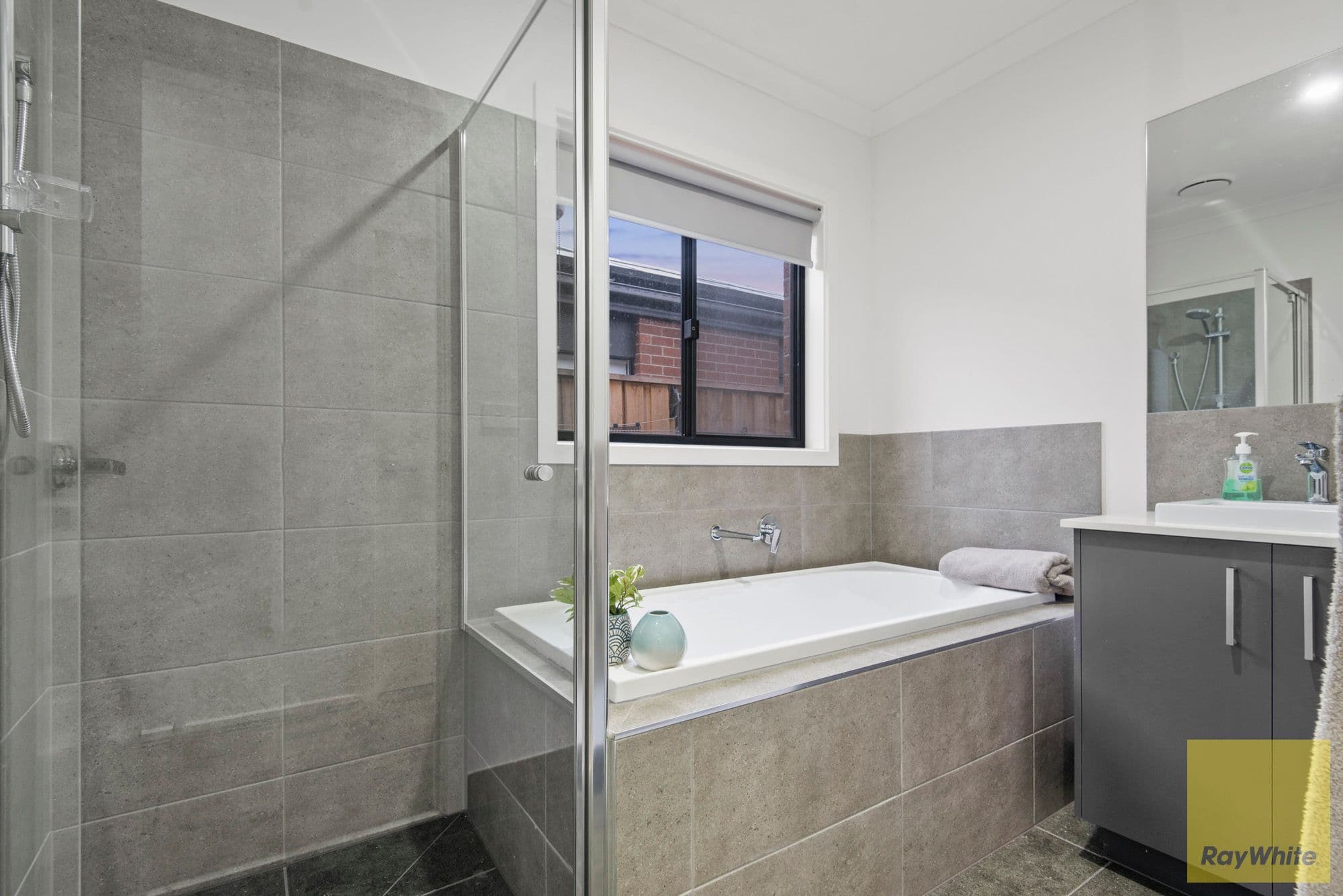 18 Valiant Street, DEANSIDE VIC 3336, Deanside - Thumbnail 8