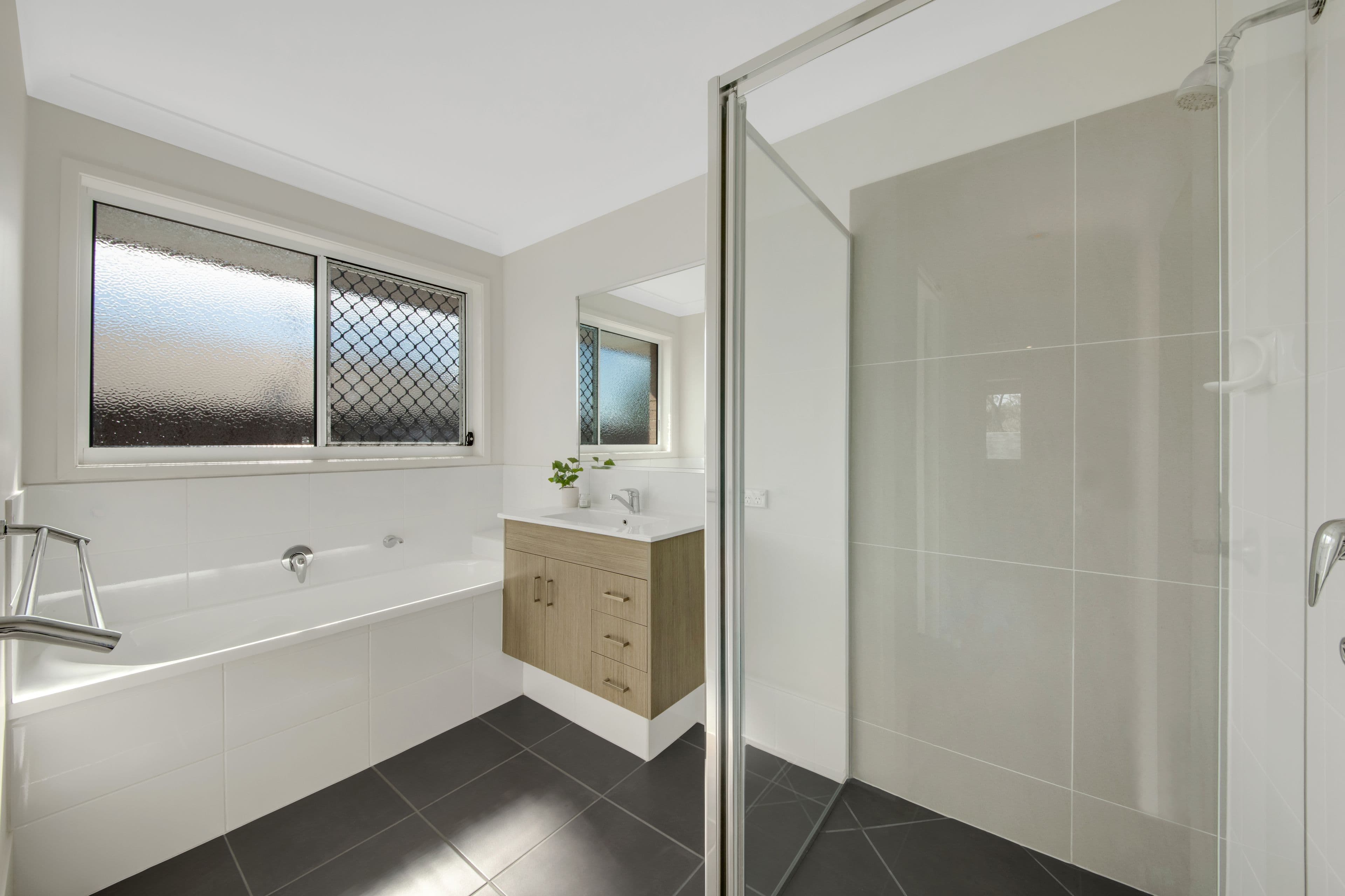 24 Jardine Crescent, Boyne Island QLD 4680, Boyne Island - Thumbnail 8