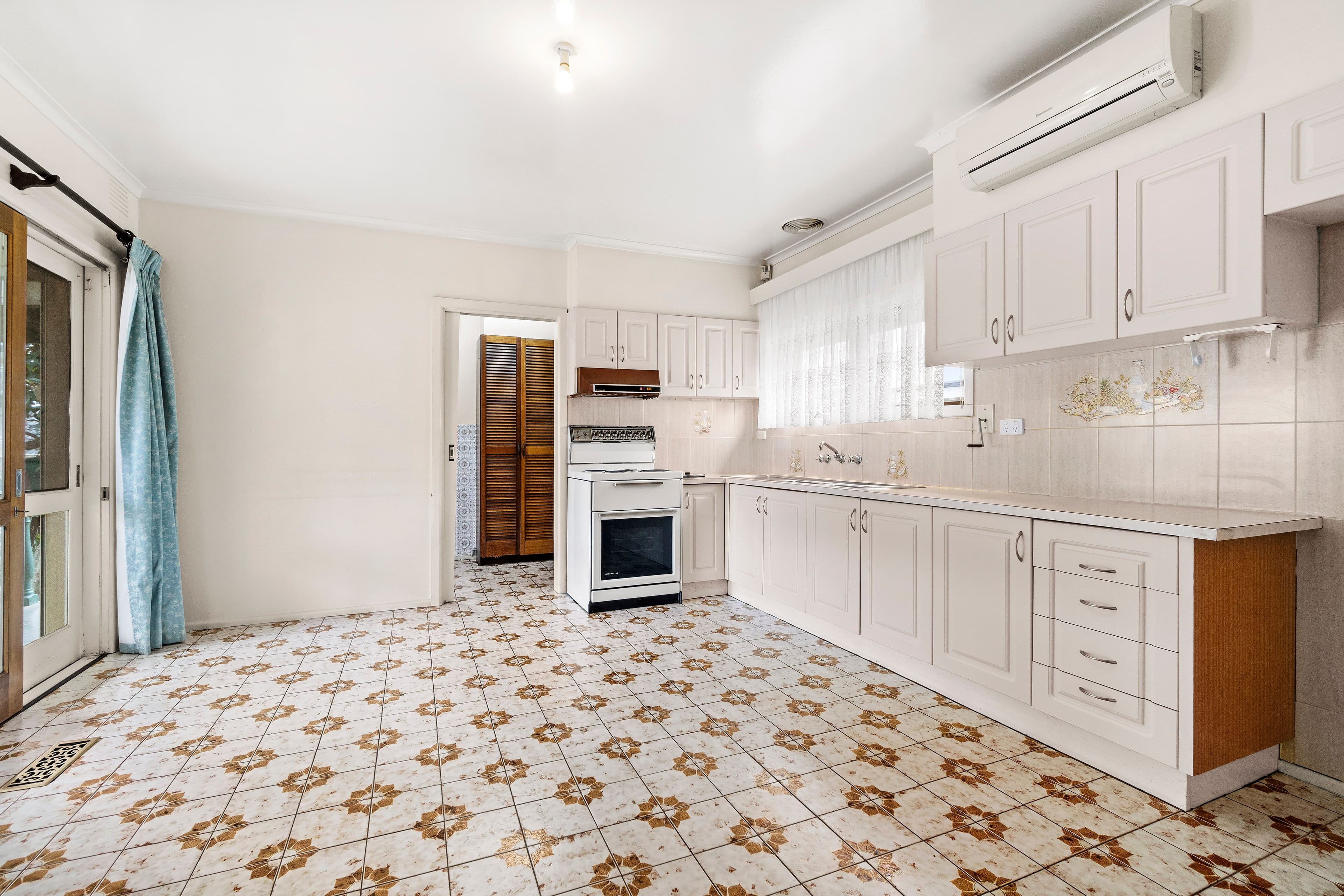 56 Victoria Road, Bayswater VIC 3153, Bayswater - Thumbnail 4