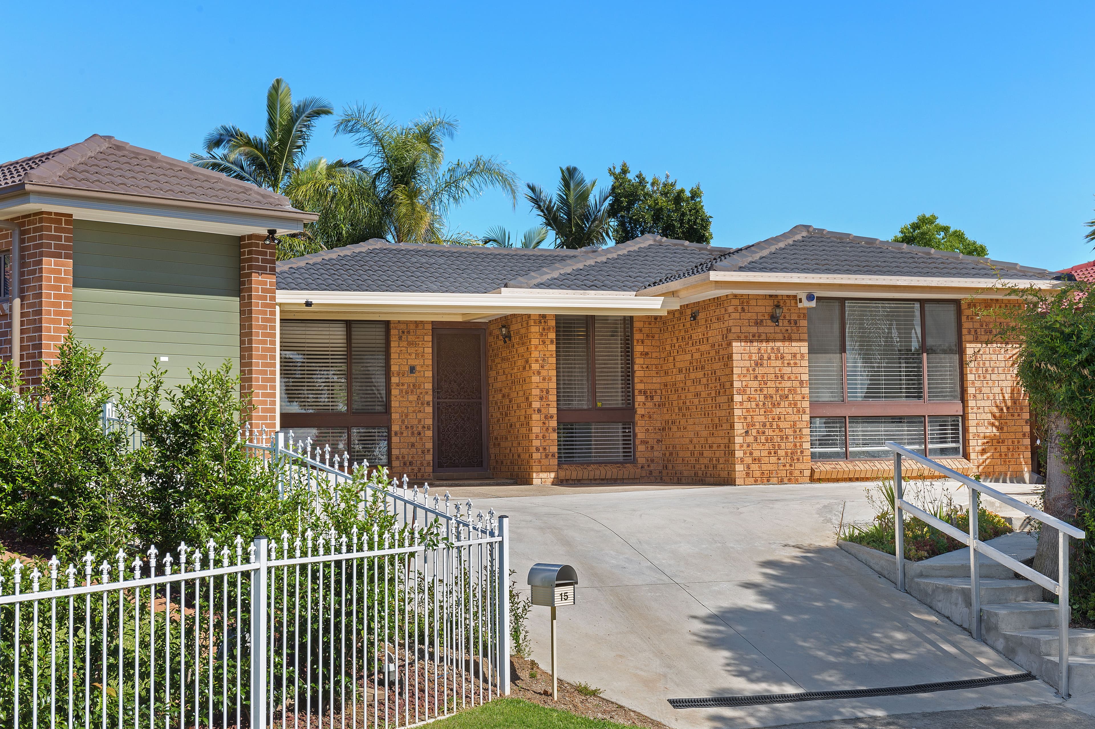 15 Aminta Crescent, Hassall Grove - Thumbnail 2