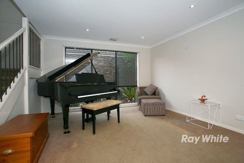 17 Weathertop Way, CRANBOURNE EAST VIC 3977, Cranbourne East - Thumbnail 2