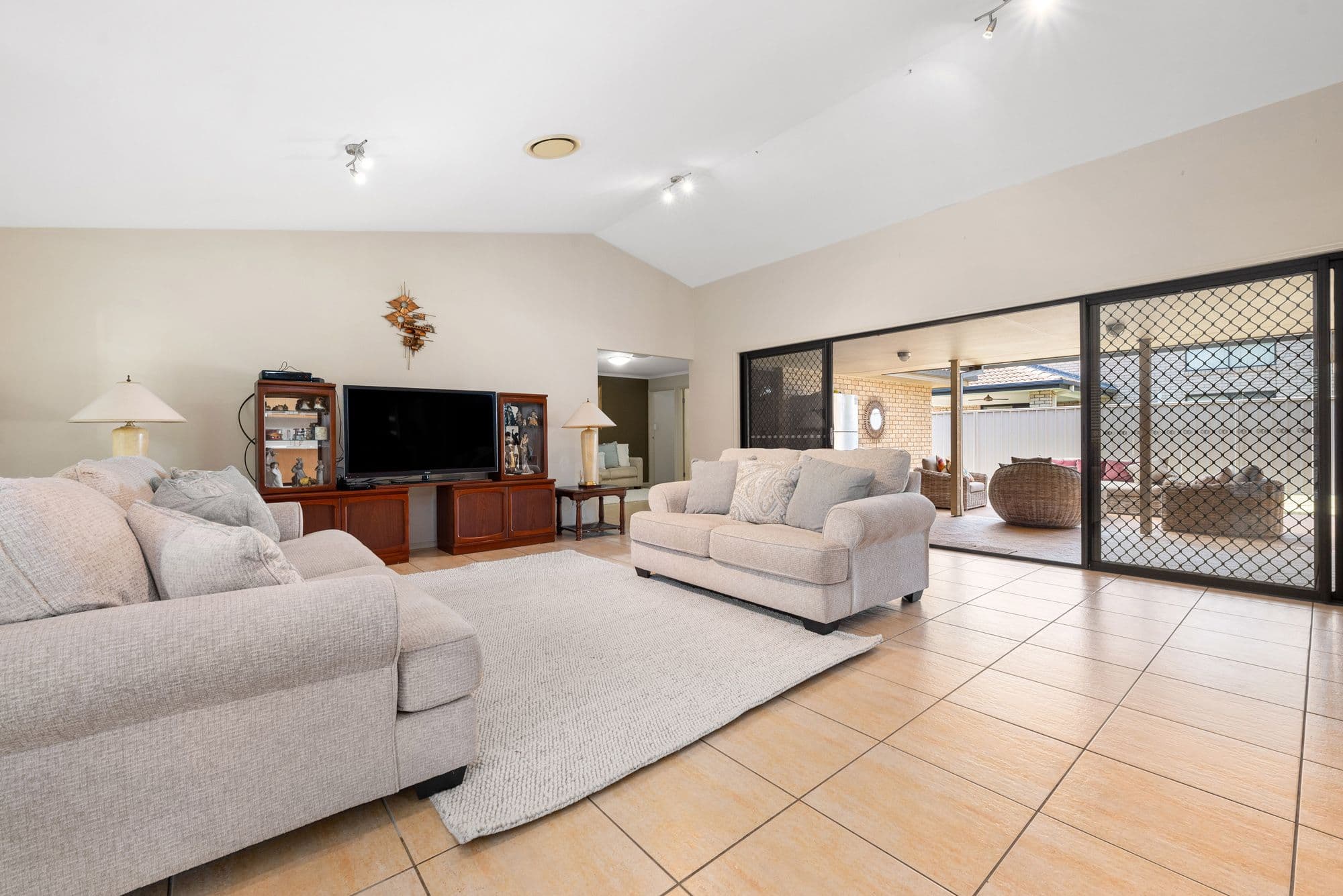 17 Porz Court, Wishart QLD 4122, Wishart - Thumbnail 2