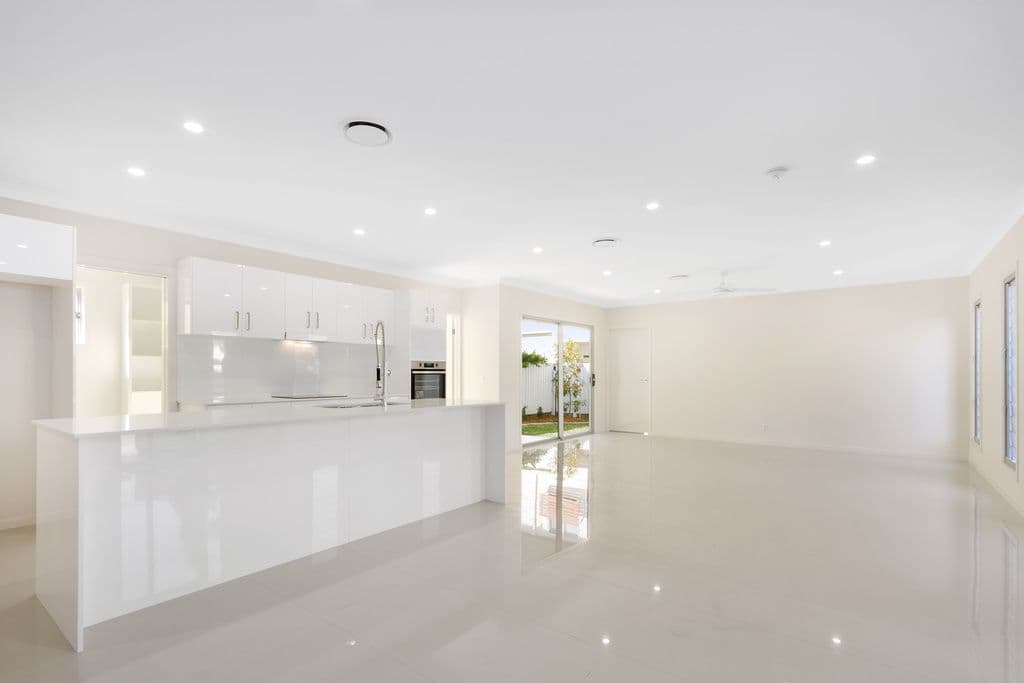 17 Holly Avenue, Hollywell QLD 4216, Hollywell - Thumbnail 2