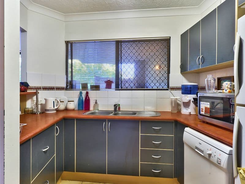 13 Vectis Street, NORMAN PARK QLD 4170, Norman Park - Thumbnail 2
