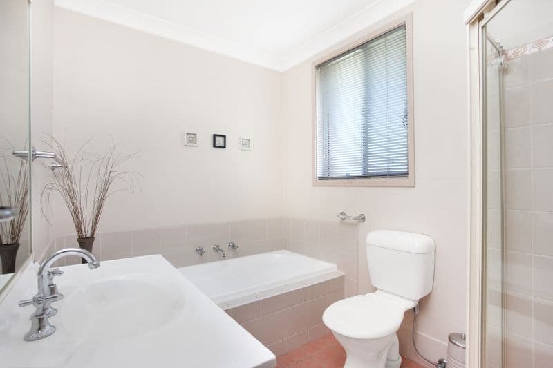 19 Swansea Place, West Hoxton - Thumbnail 4