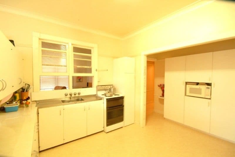 10 Ranfurley Street, NEWTOWN QLD 4350, Newtown - Thumbnail 4
