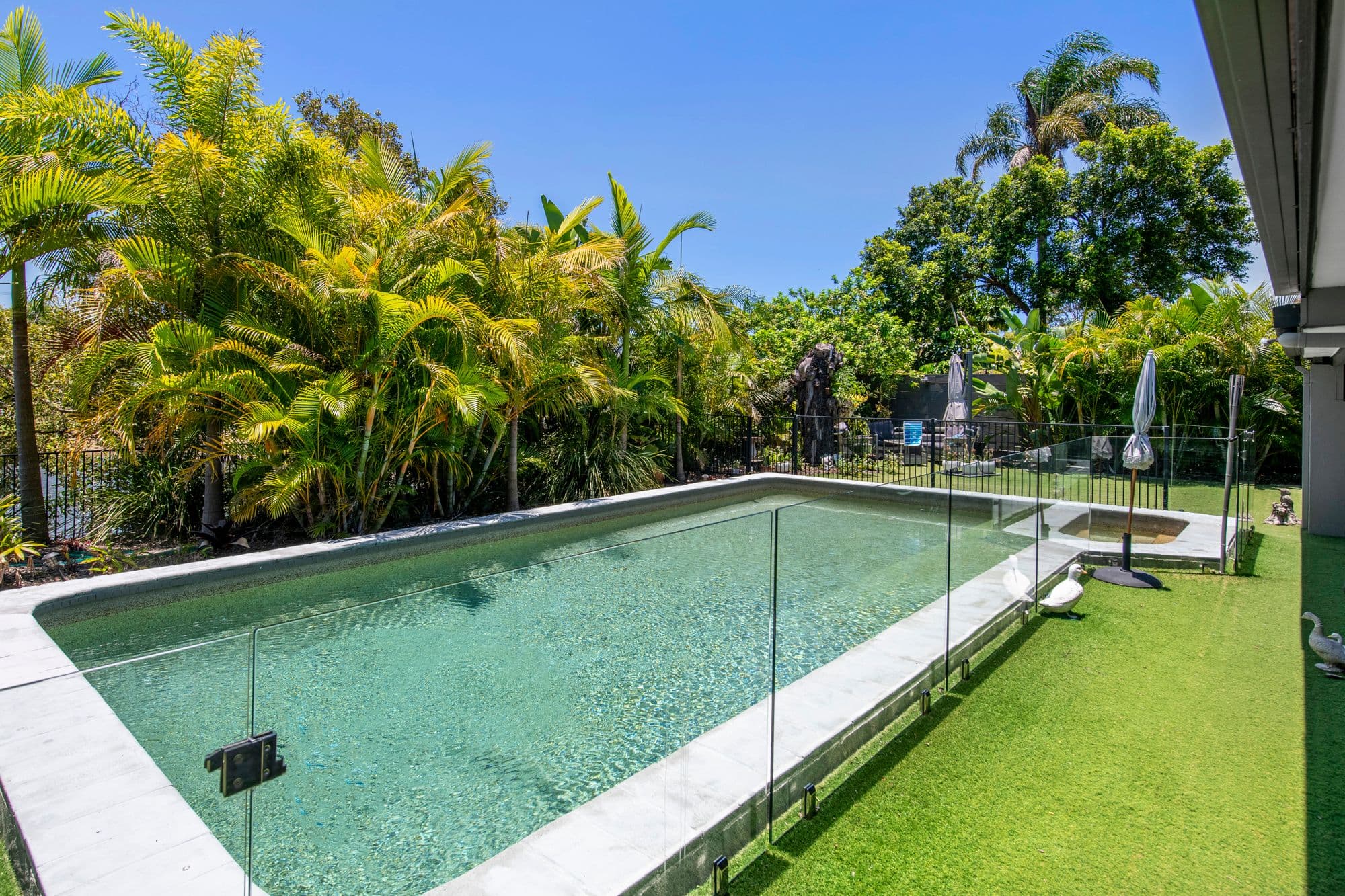 17 Perry Place, Biggera Waters QLD 4216, Biggera Waters - Thumbnail 3