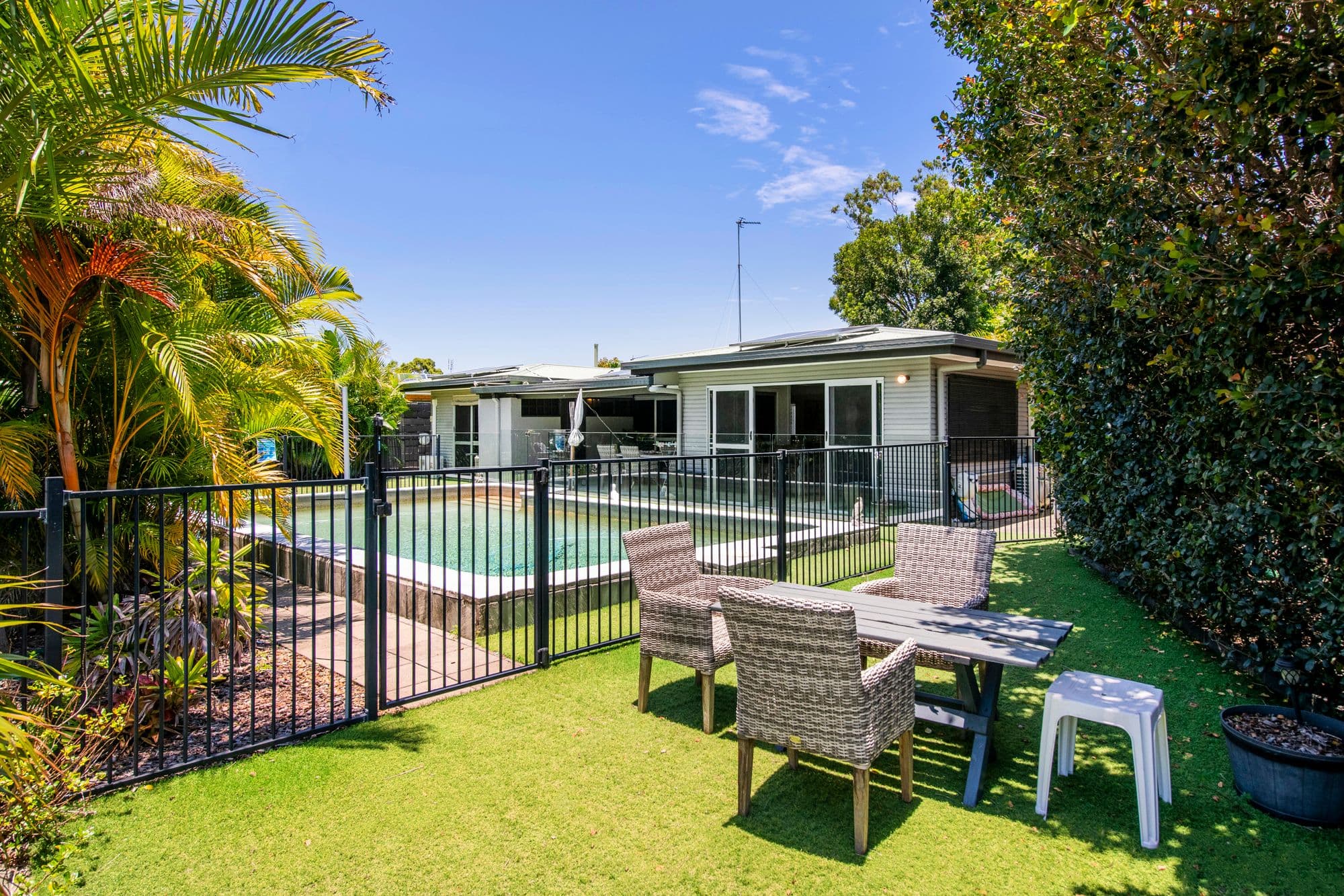 17 Perry Place, Biggera Waters QLD 4216, Biggera Waters - Thumbnail 5