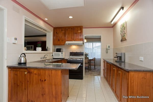 1 Bowen Court, BUNDOORA VIC 3083, Bundoora - Thumbnail 2