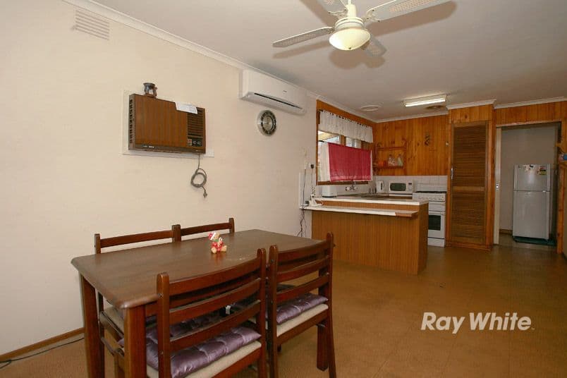 35 Evelyne Avenue, CRANBOURNE VIC 3977, Cranbourne - Thumbnail 3