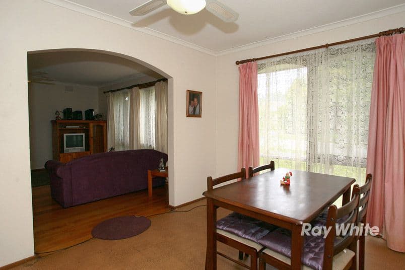 35 Evelyne Avenue, CRANBOURNE VIC 3977, Cranbourne - Thumbnail 4