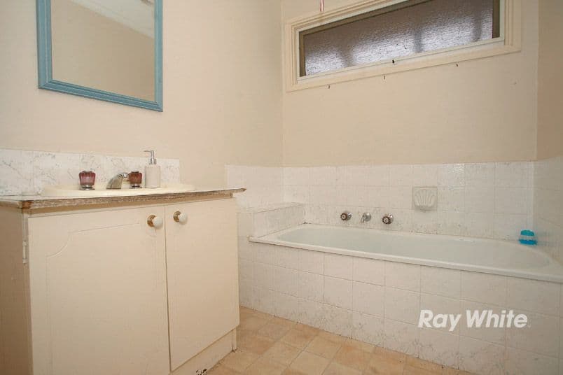 35 Evelyne Avenue, CRANBOURNE VIC 3977, Cranbourne - Thumbnail 8