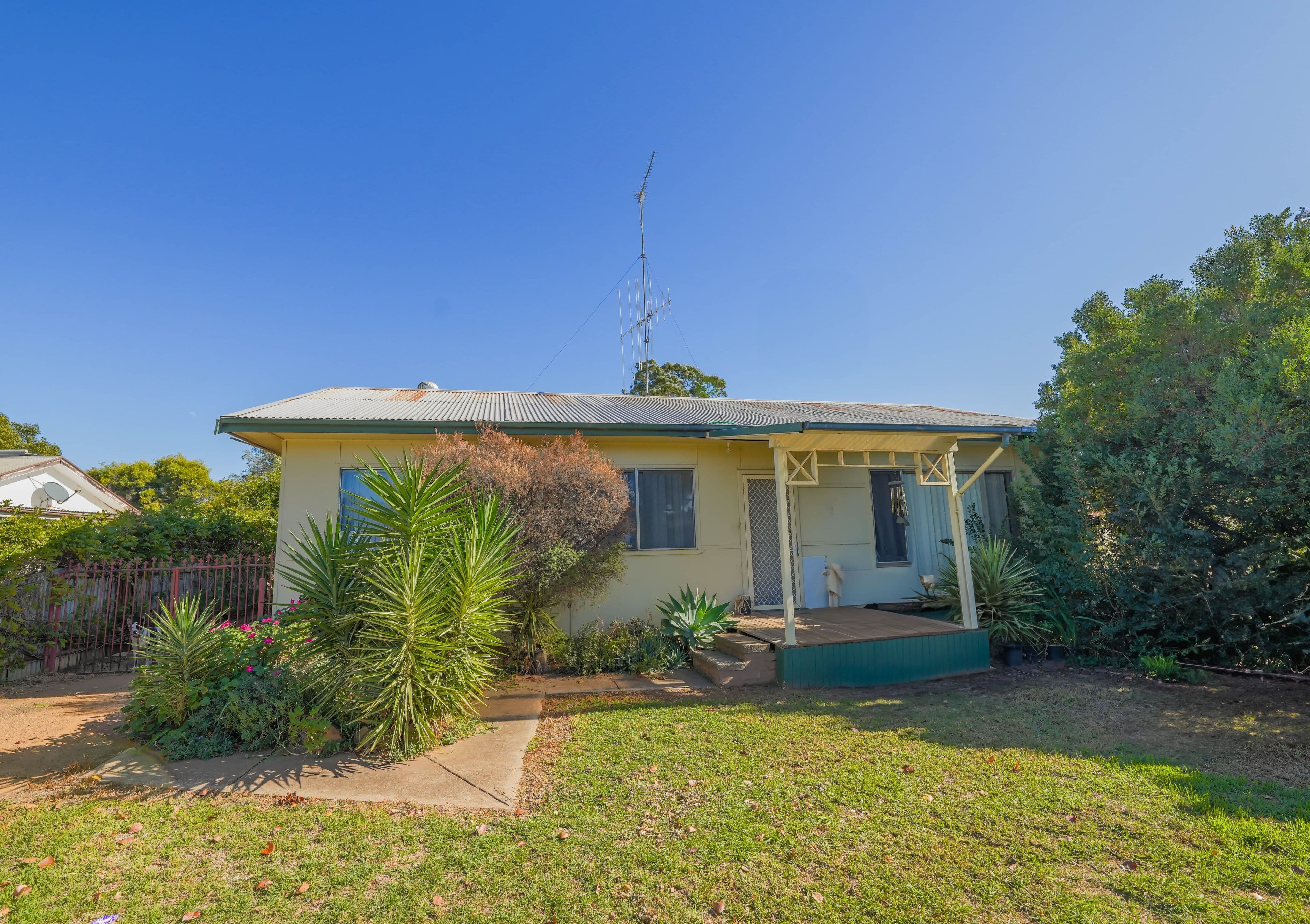 28 Forbes Road, Parkes NSW 2870, Parkes - Image 1