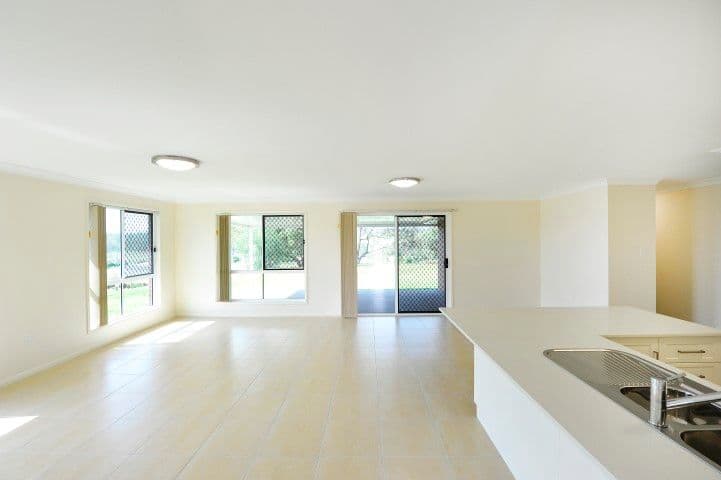 4 Parkview Place, MERINGANDAN WEST QLD 4352, Meringandan West - Thumbnail 8
