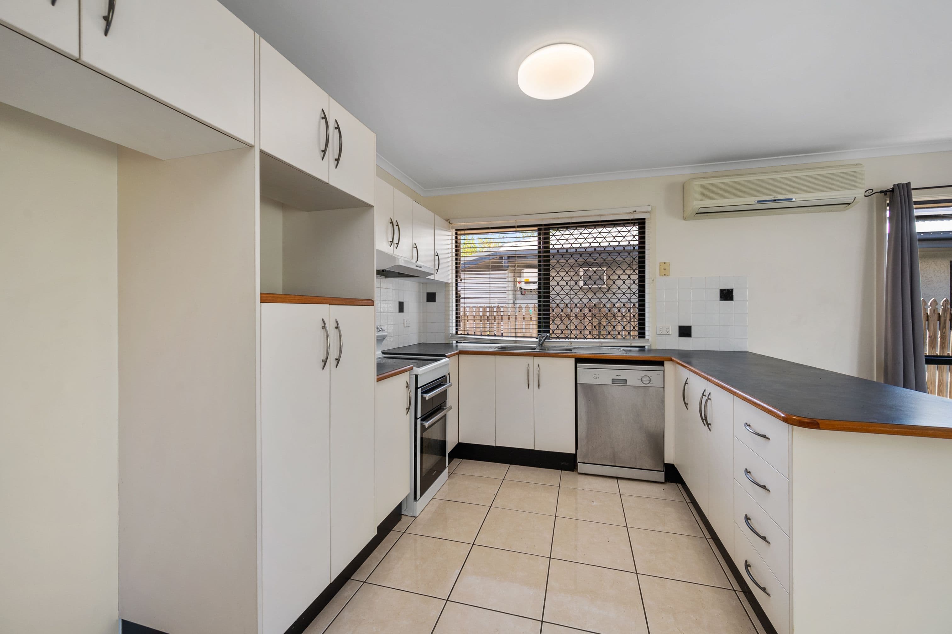 17 Bellamy Street, Rasmussen QLD 4815, Rasmussen - Thumbnail 3