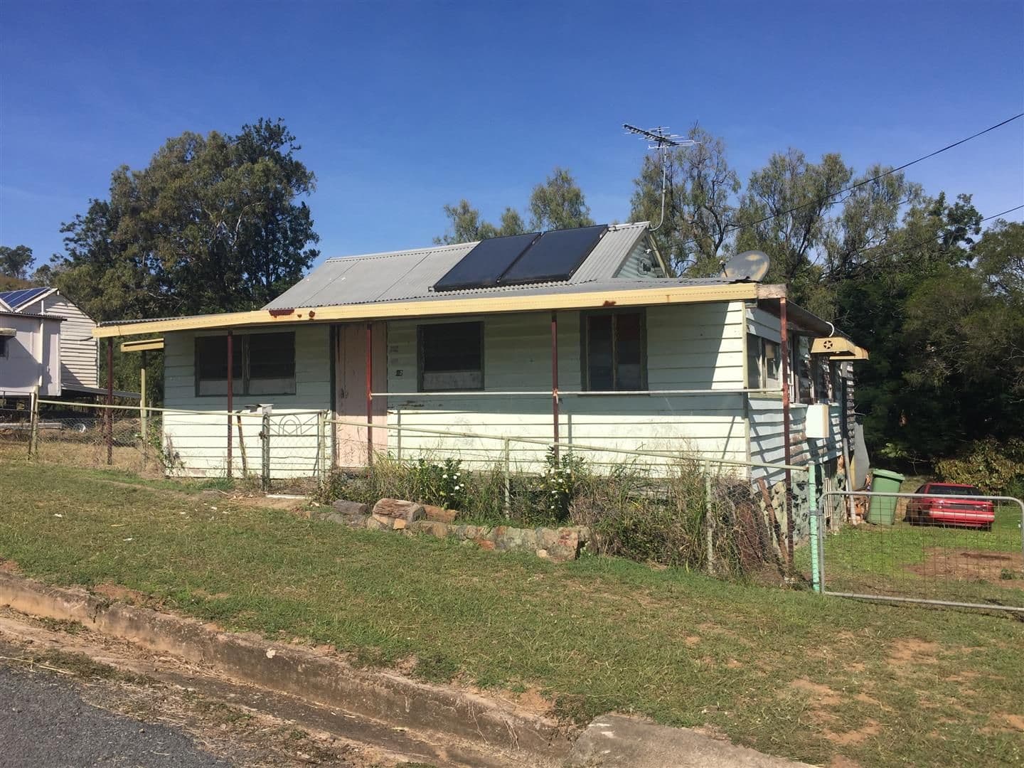 62 Hall Street, Mount Morgan QLD 4714, Mount Morgan - Image 1