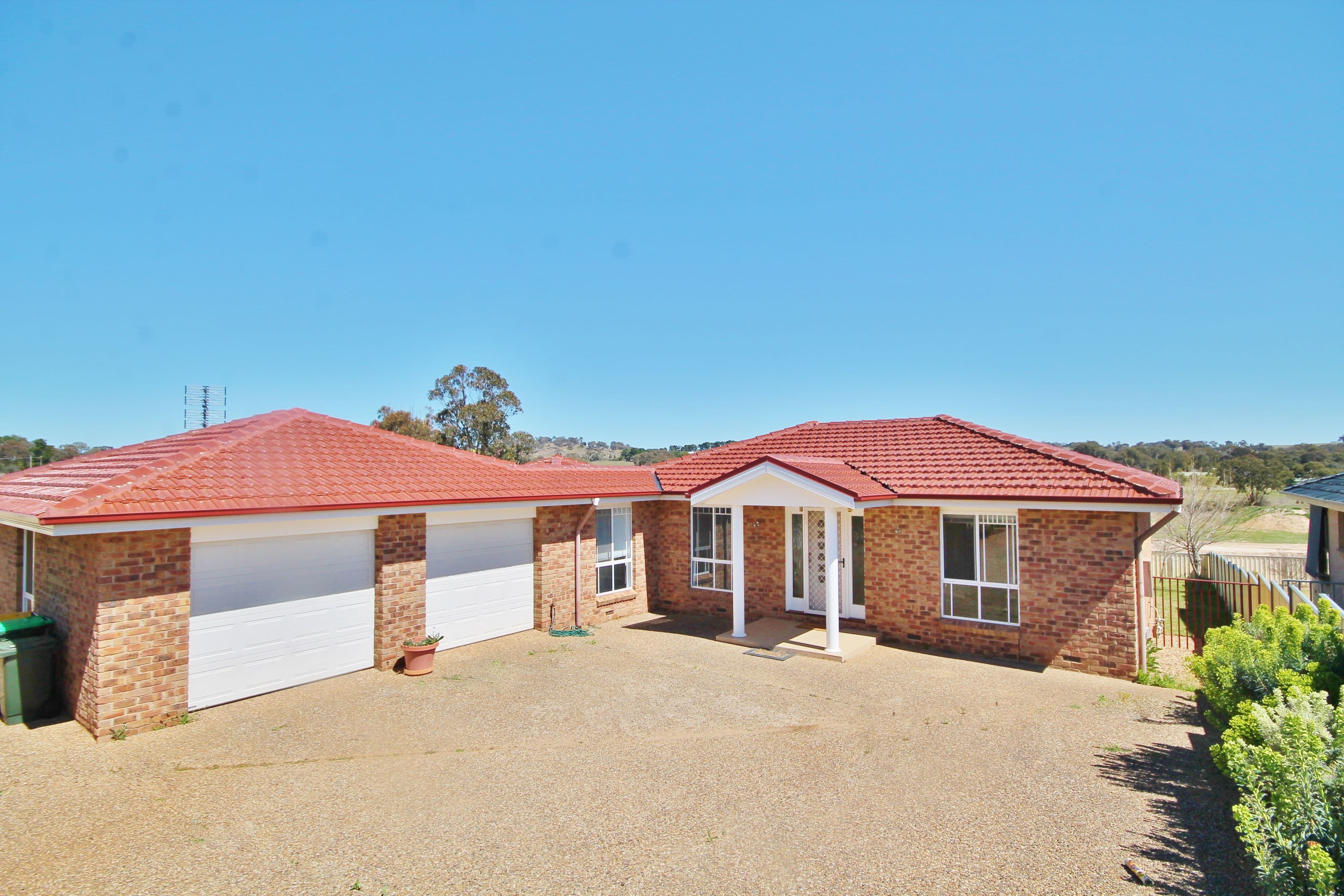 61 Templemore Street, Young - Image 1
