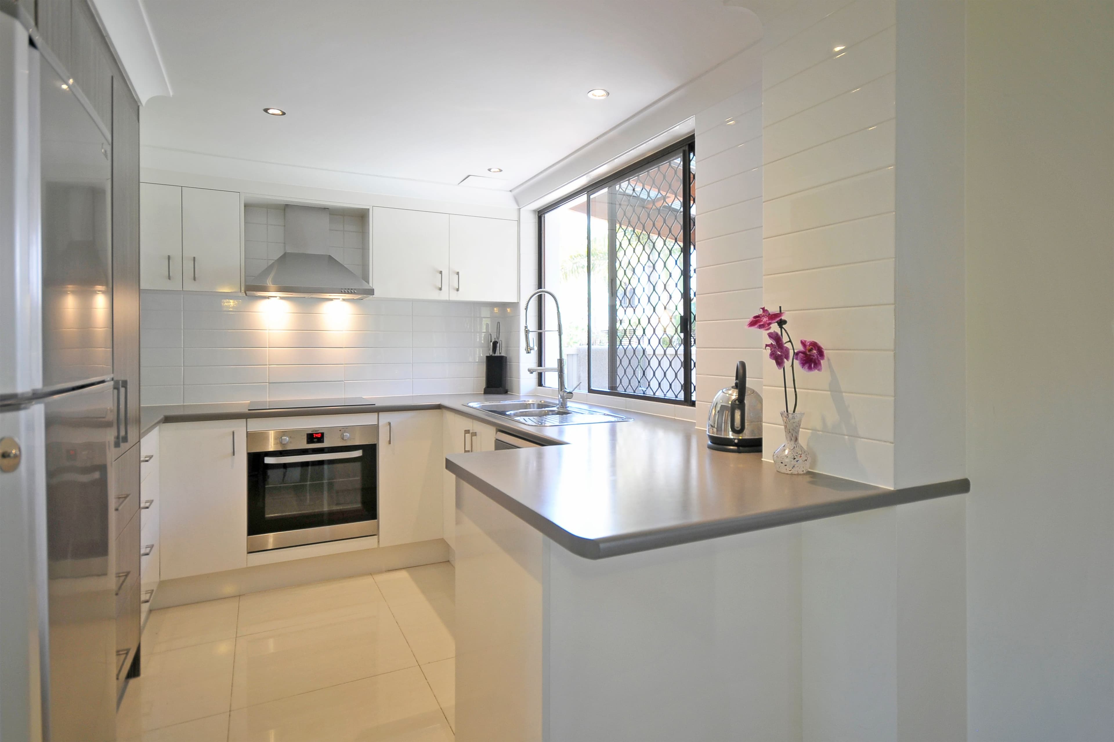 2 Karbunya Street, Mermaid Waters QLD 4218, Mermaid Waters - Thumbnail 3