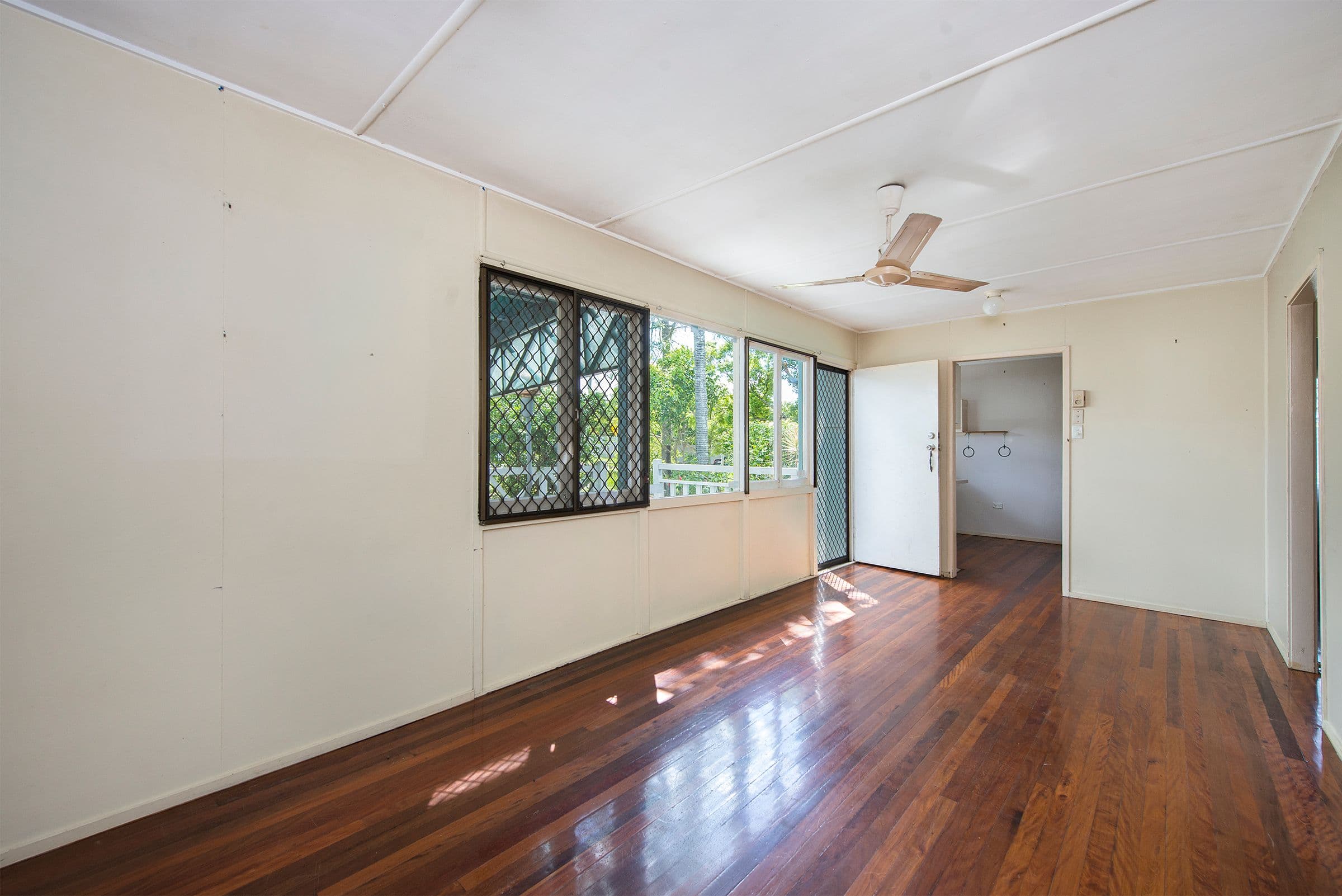 7 Bruce Road, Woodridge QLD 4114, Woodridge - Thumbnail 2