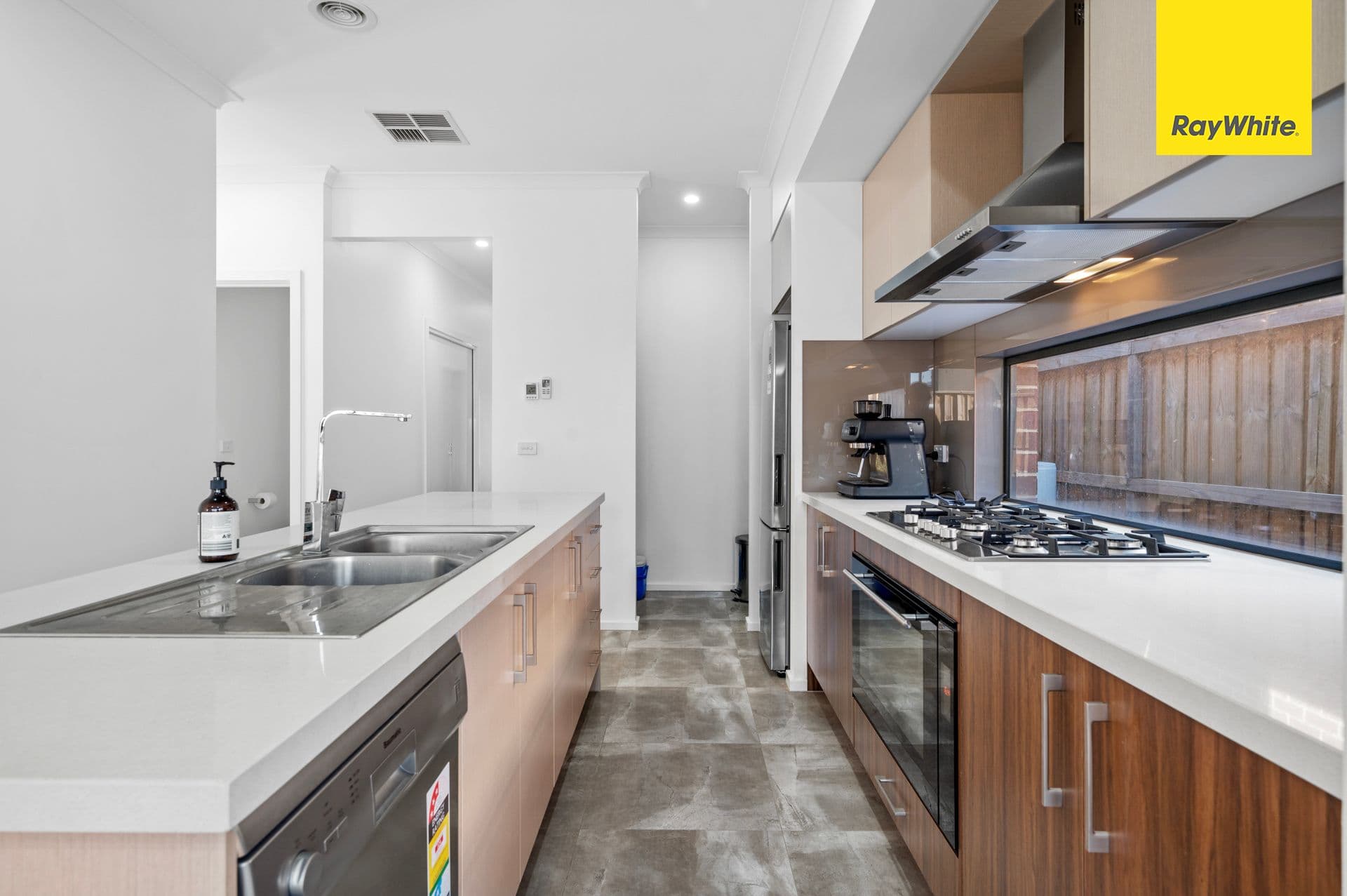 10 Boston Avenue, THORNHILL PARK VIC 3335, Thornhill Park - Thumbnail 4