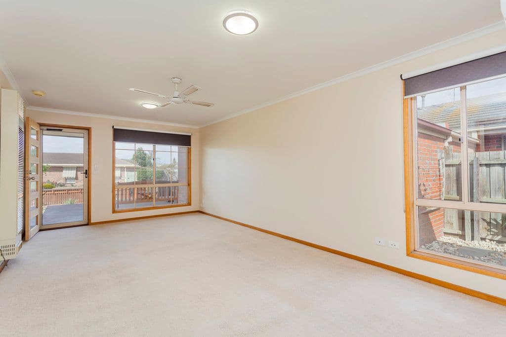 2a Dunmow Crescent, HAMLYN HEIGHTS VIC 3215, Hamlyn Heights - Thumbnail 4