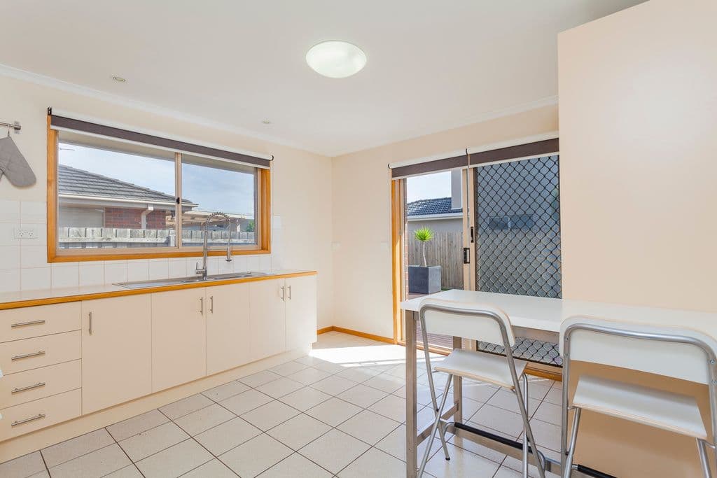 2a Dunmow Crescent, HAMLYN HEIGHTS VIC 3215, Hamlyn Heights - Thumbnail 6