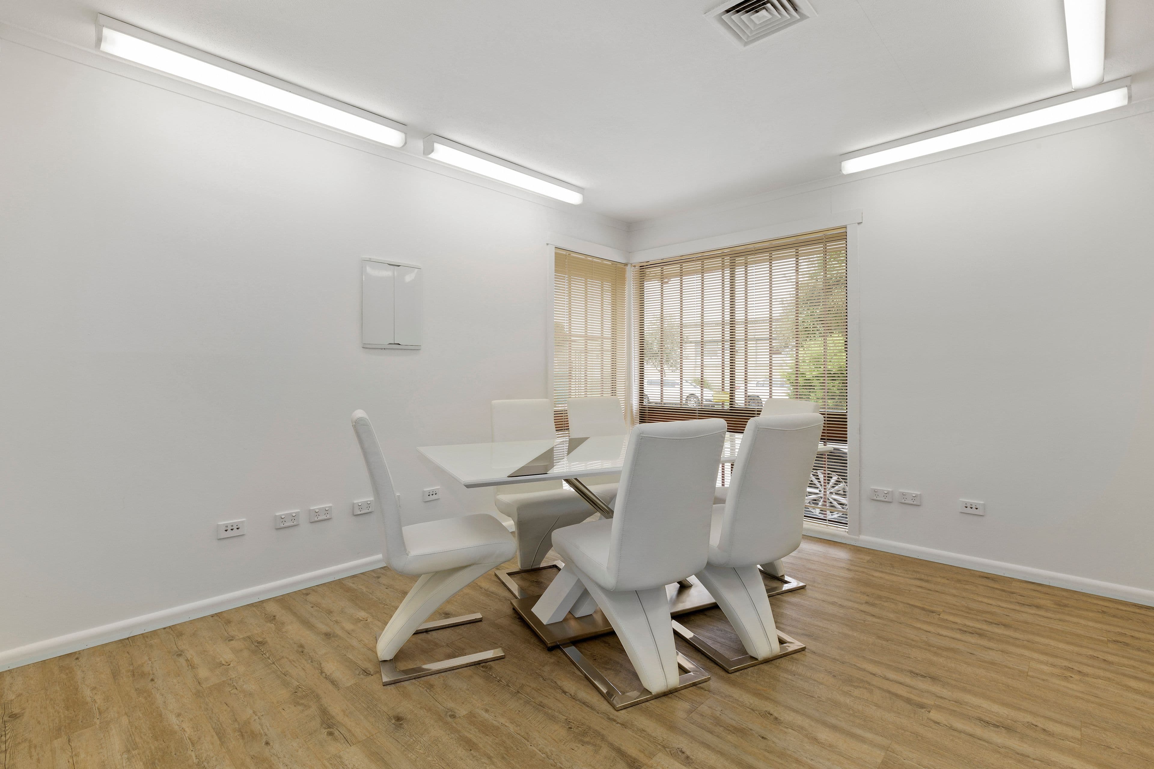 17 Moresby Avenue, Seaford VIC 3198, Seaford - Thumbnail 3
