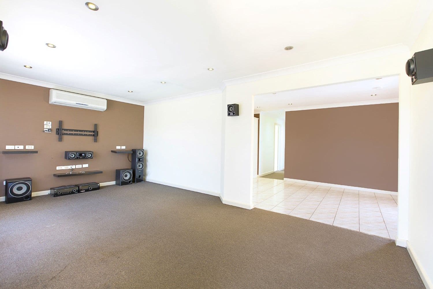 1 Woodlands Drive, Glenmore Park - Thumbnail 2