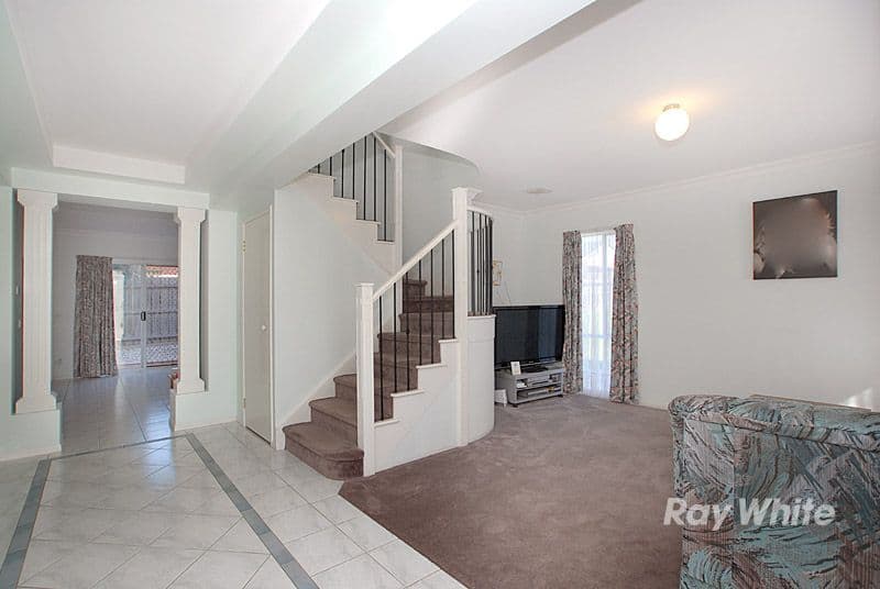11 Shamrock Close, NARRE WARREN SOUTH VIC 3805, Narre Warren South - Thumbnail 2
