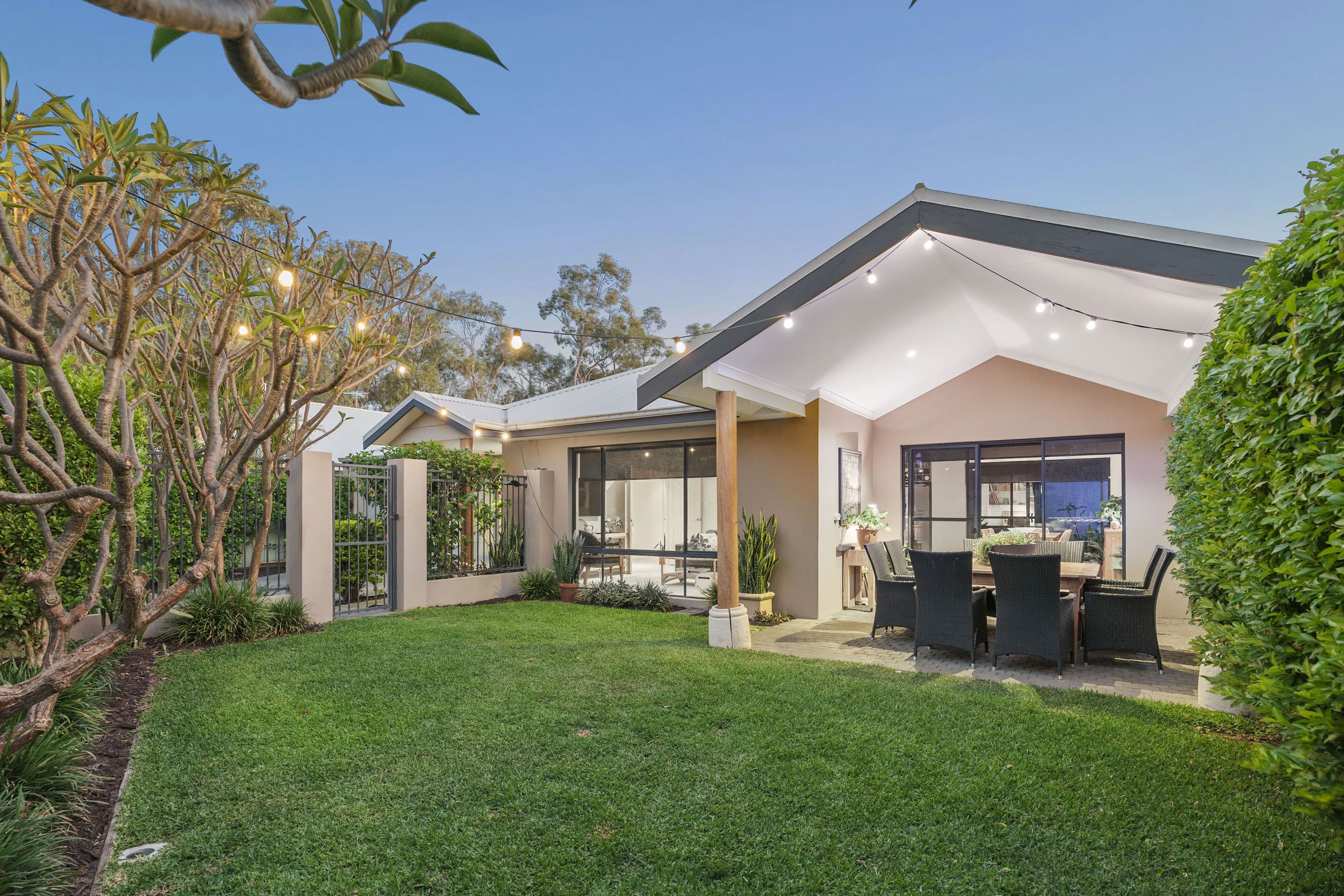 8 Dardanup Green, Gwelup WA 6018, Gwelup - Thumbnail 2