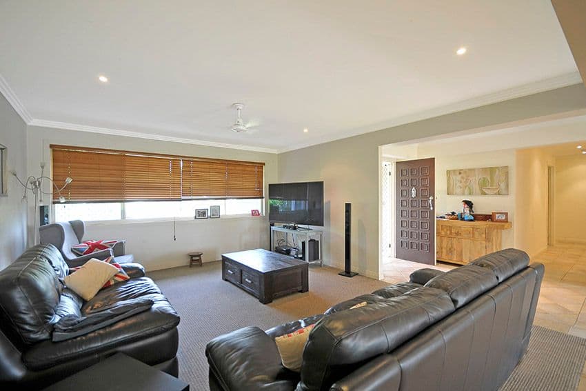 16 Gretel Drive, MERMAID WATERS QLD 4218, Mermaid Waters - Thumbnail 3