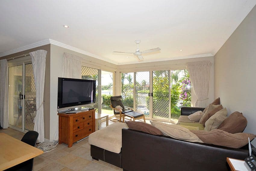 16 Gretel Drive, MERMAID WATERS QLD 4218, Mermaid Waters - Thumbnail 5