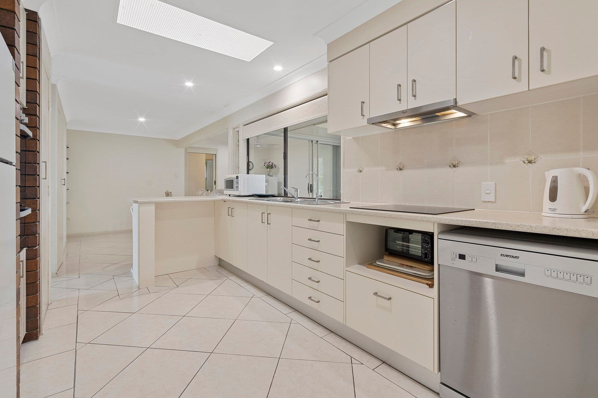 35 Yorkshire Crescent, Mount Warren Park QLD 4207, Mount Warren Park - Thumbnail 4