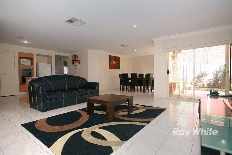 6 Serrata Street, CRANBOURNE VIC 3977, Cranbourne West - Thumbnail 4