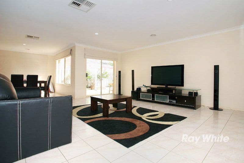 6 Serrata Street, CRANBOURNE VIC 3977, Cranbourne West - Thumbnail 5
