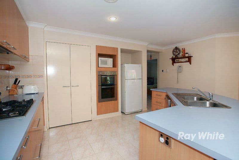 6 Serrata Street, CRANBOURNE VIC 3977, Cranbourne West - Thumbnail 6