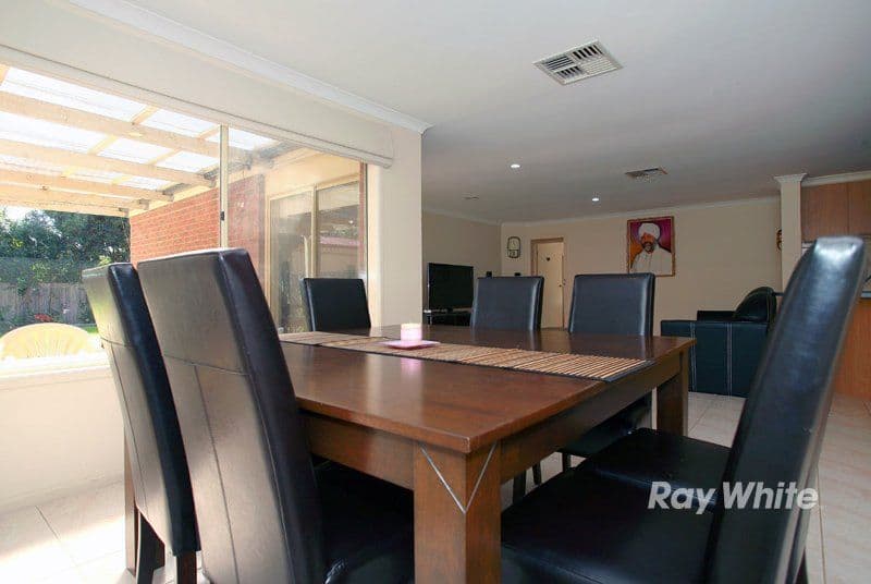 6 Serrata Street, CRANBOURNE VIC 3977, Cranbourne West - Thumbnail 7