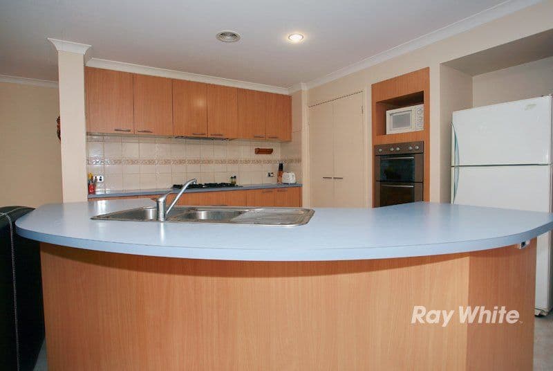 6 Serrata Street, CRANBOURNE VIC 3977, Cranbourne West - Thumbnail 8