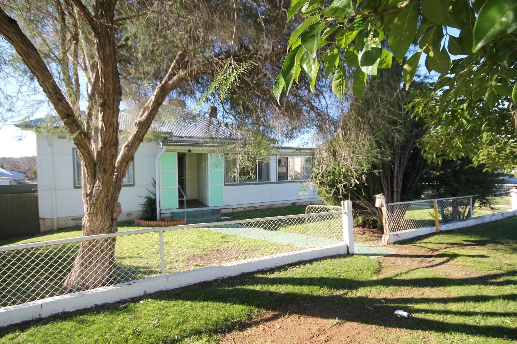 37 Currawong Street, Young - Image 1